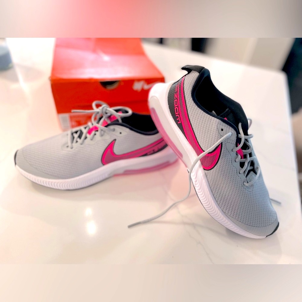 BRAND NEW-Nike Air Zoom Arcadia Big Kids-size 6